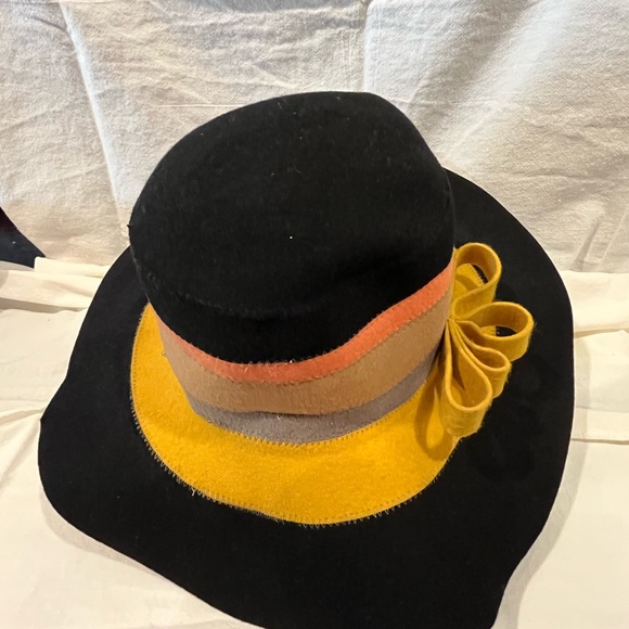 Vintage Felt Ladies Hat - Picture 3 of 4